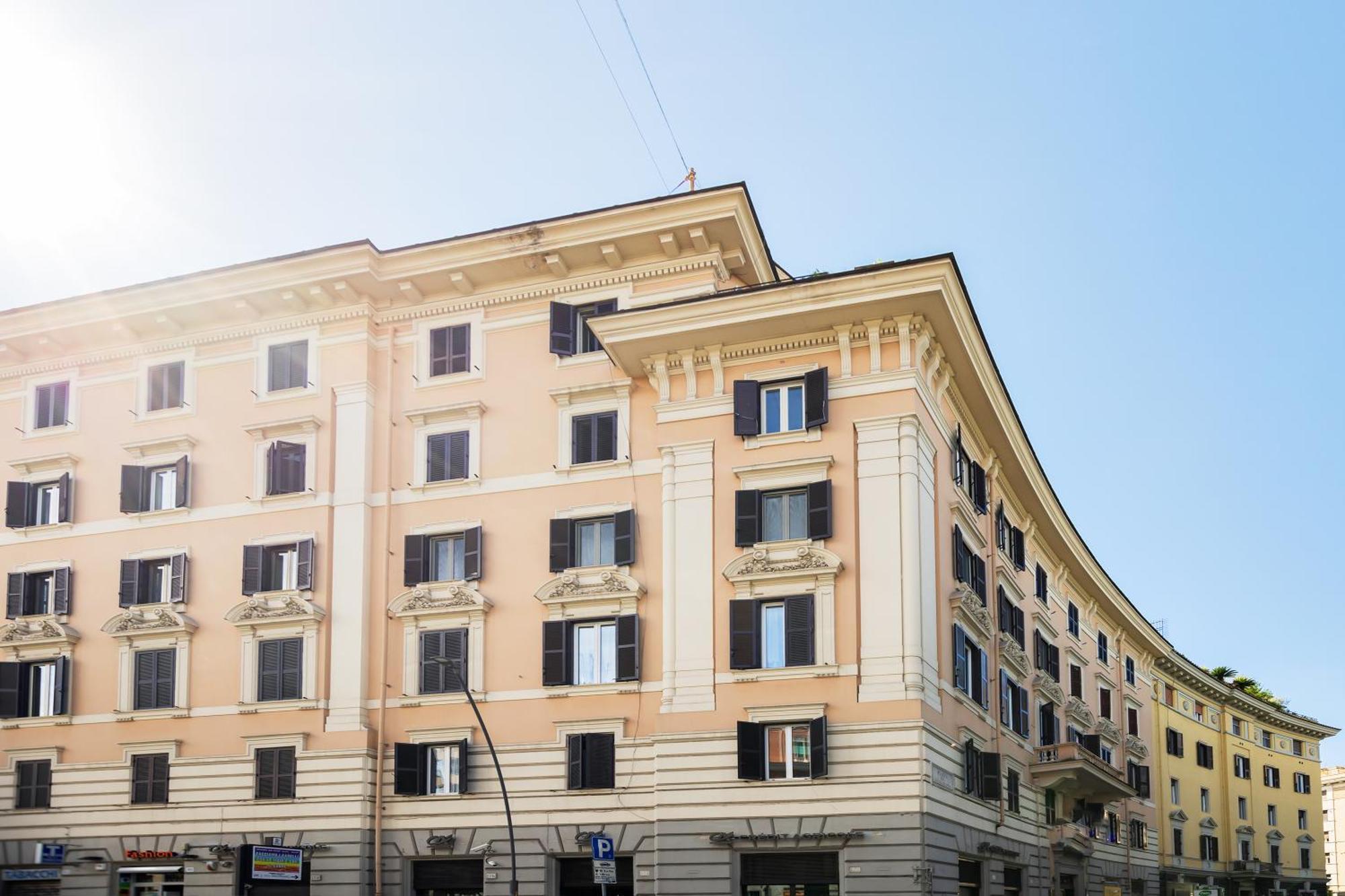 Live Roma - Chez Le Roi Luxury Apartment Esterno foto